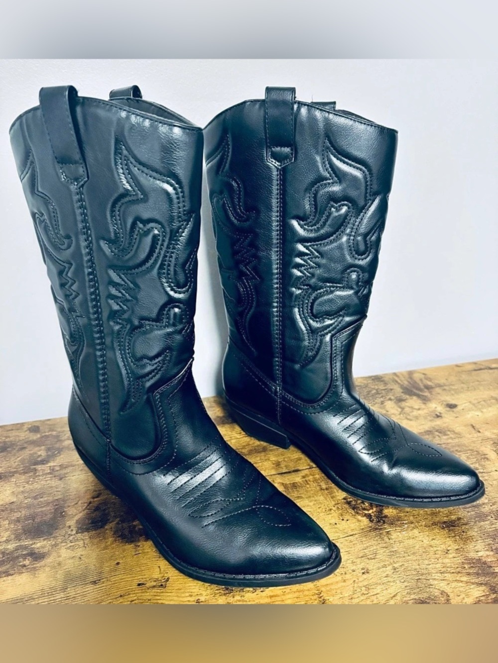 Reno Black Embroidered Western Cowgirl Boots - size 7